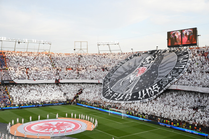 Tifo a atmosféra Eintracht Frankfurt a jejich nezapomenutelné fanouškovské momenty